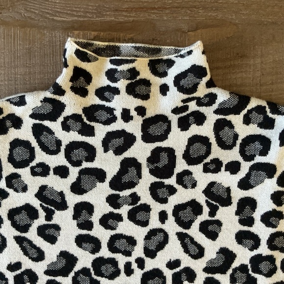 Tahari Monochrome Leopard Print Mock Turtleneck Sweater - Picture 3 of 9